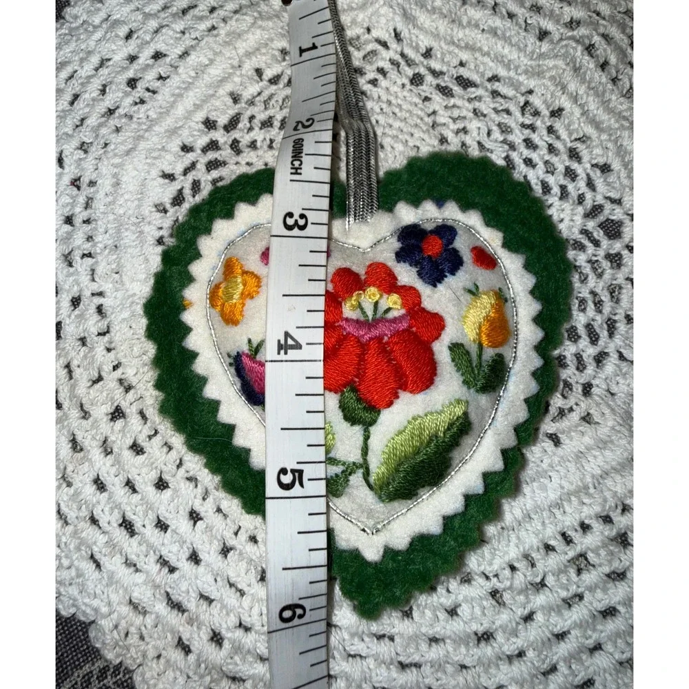 Vintage Handmade Embroidered Felt Heart Ornament Floral‎ Folk Art Green White